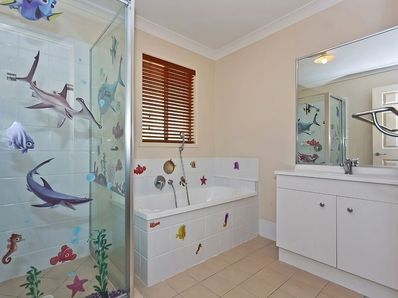 18 Yarwood Crescent, Ormeau QLD 4208