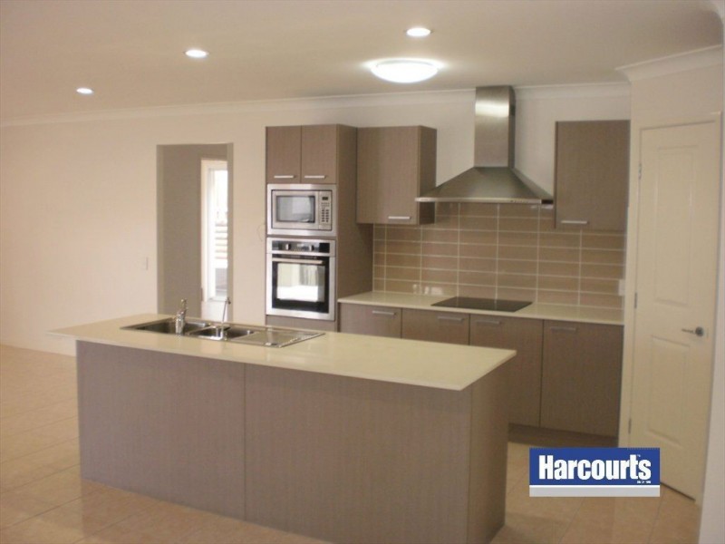 4 Pennshaw Cr, Ormeau QLD 4208