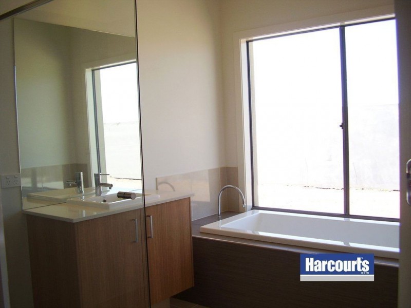 16 Sunset Place, Jacobs Well QLD 4208