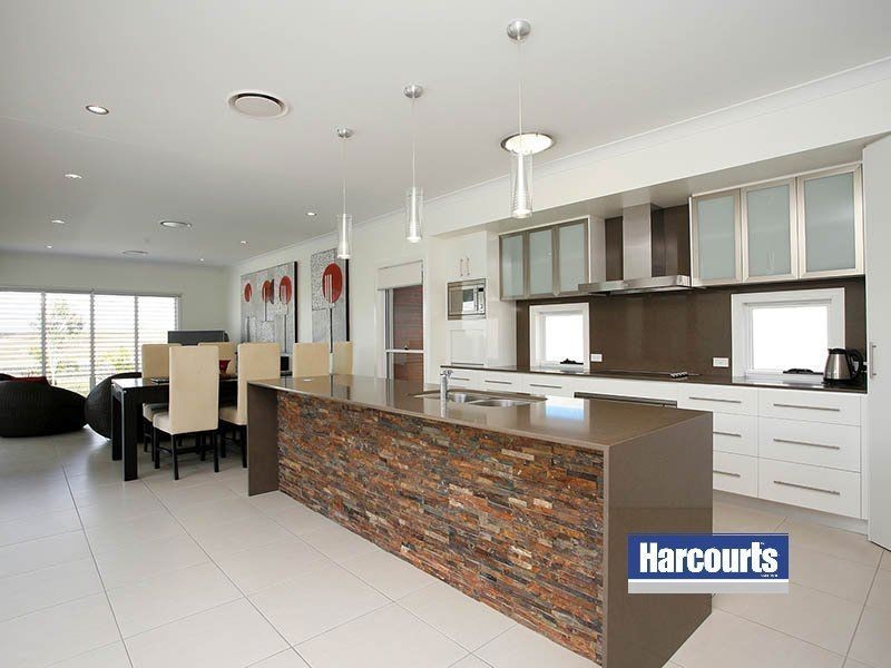 11 Windward Place, Jacobs Well QLD 4208