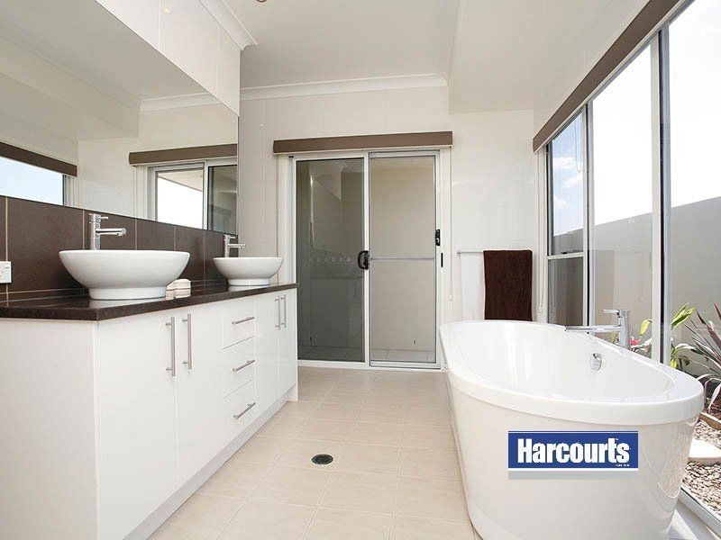 11 Windward Place, Jacobs Well QLD 4208