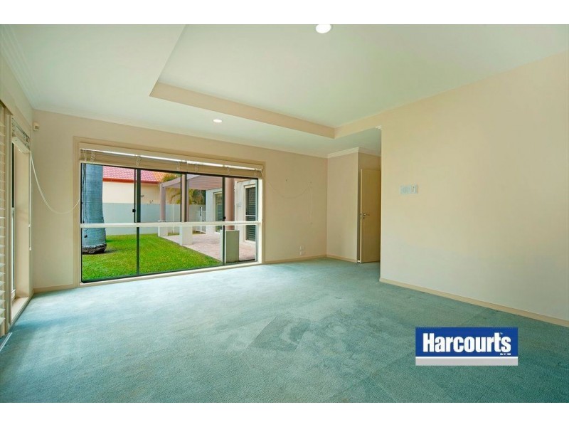 8208 Magnolia Drive, Hope Island QLD 4212