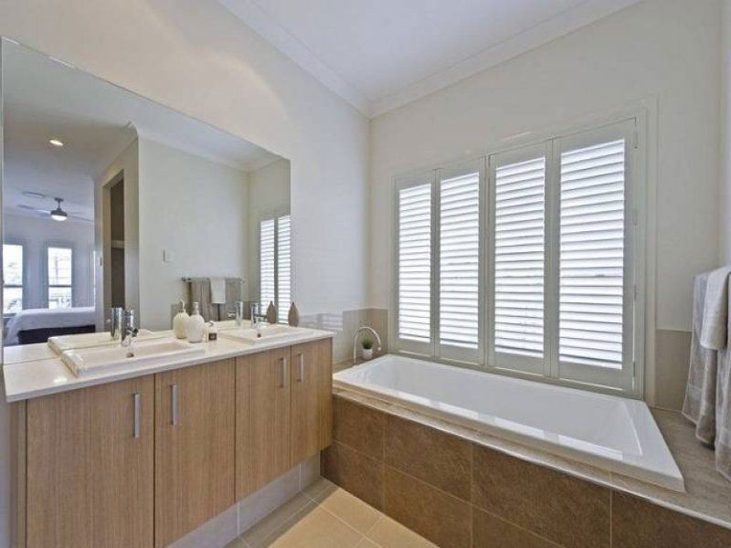 16 Sunset Place, Jacobs Well QLD 4208