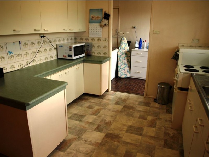 32 Jacaranda Ave, Logan Central QLD 4114