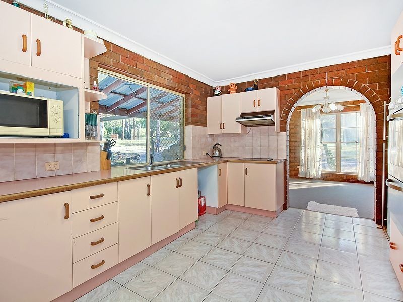 18 Paterson Rd, Yatala QLD 4207