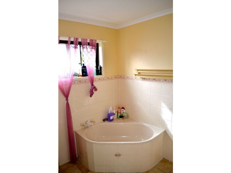 6 Schweitzer Street, Mount Warren Park QLD 4207