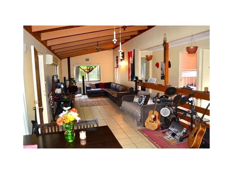 6 Schweitzer Street, Mount Warren Park QLD 4207