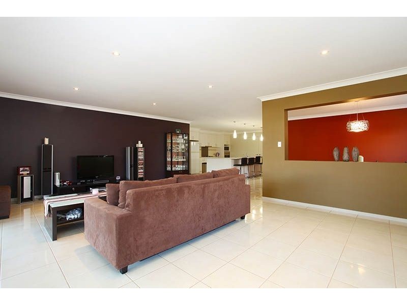 17 Lilyvale Crescent, Ormeau QLD 4208