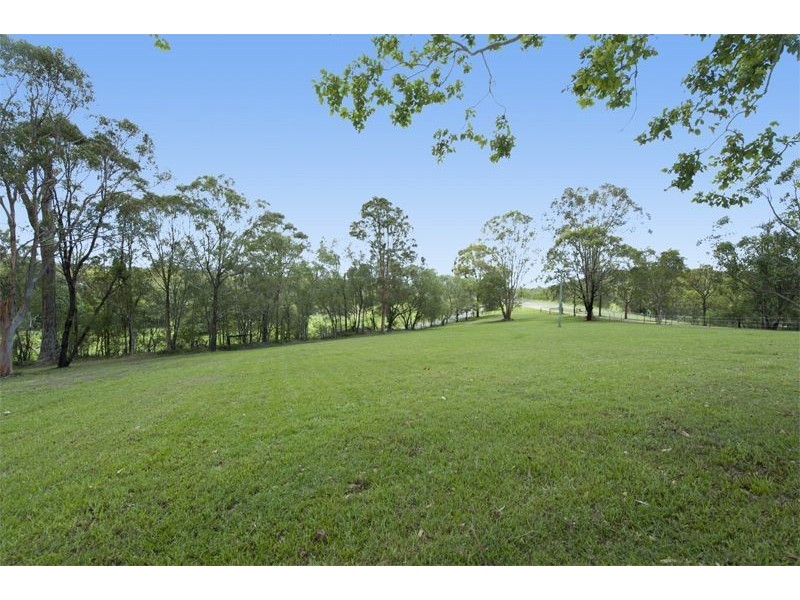 2 Baileys Mountain Road, Willow Vale QLD 4209
