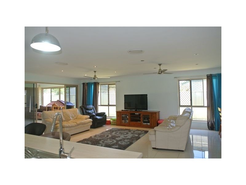 8 Osprey Drive, Jacobs Well QLD 4208