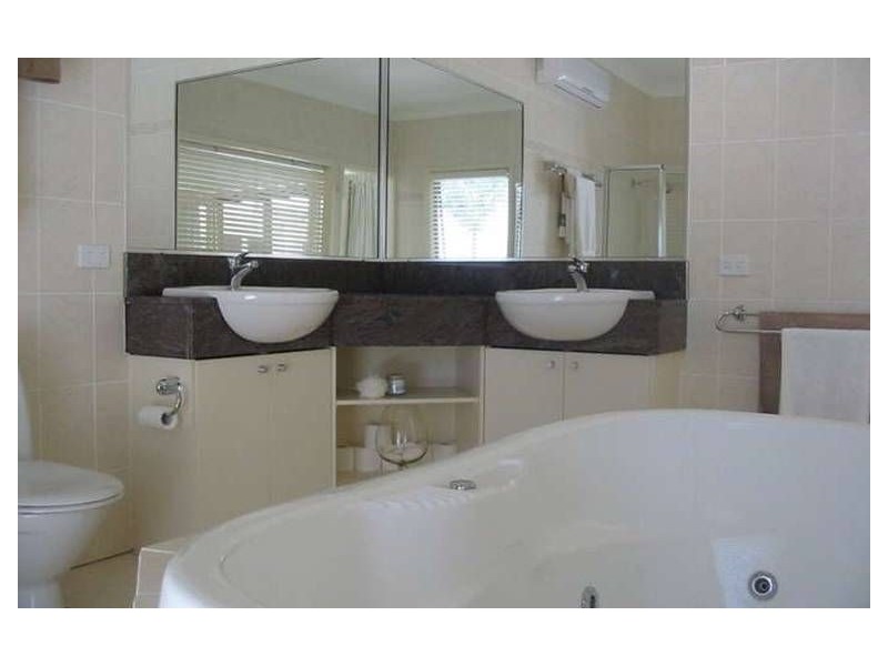23 Samuel Court, Jacobs Well QLD 4208