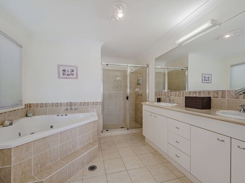16 Sir Charles Holme drive, Ormeau Hills QLD 4208