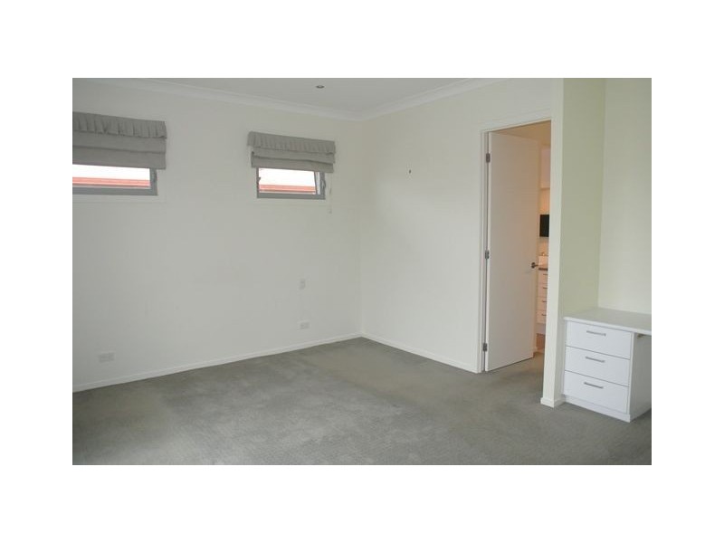 32 Lauradale Crescent, Ormeau QLD 4208