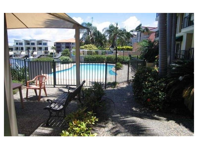 2/14 Jennifer Ave, Runaway Bay QLD 4216