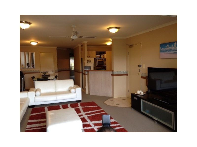 2/14 Jennifer Ave, Runaway Bay QLD 4216