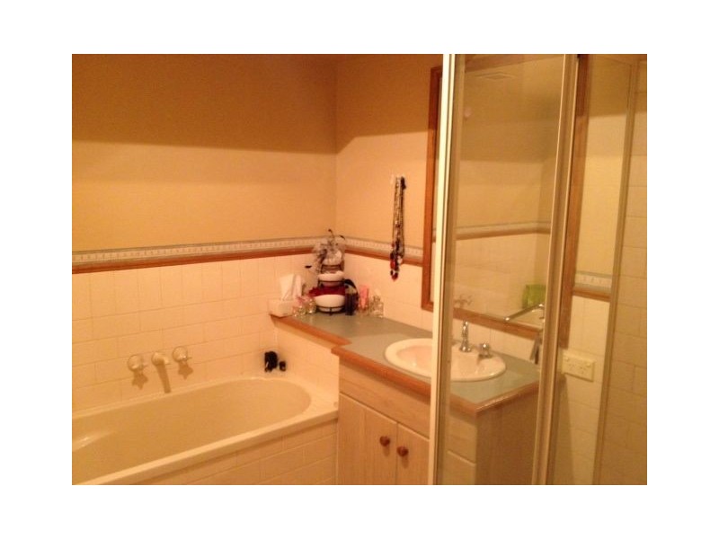 2/14 Jennifer Ave, Runaway Bay QLD 4216