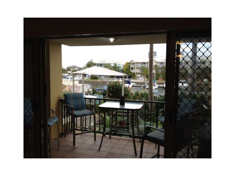 2/14 Jennifer Ave, Runaway Bay QLD 4216