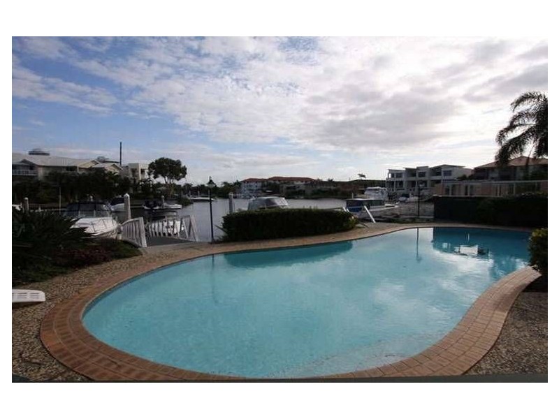 2/14 Jennifer Ave, Runaway Bay QLD 4216