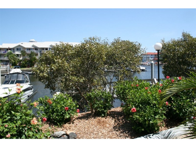 2/14 Jennifer Ave, Runaway Bay QLD 4216