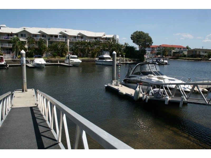 2/14 Jennifer Ave, Runaway Bay QLD 4216