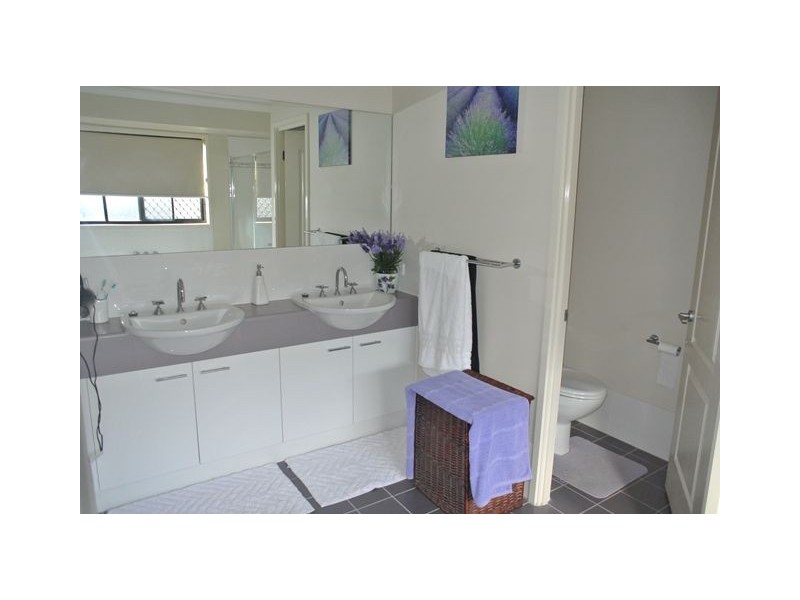 12 Emmaville Crescent, Ormeau QLD 4208