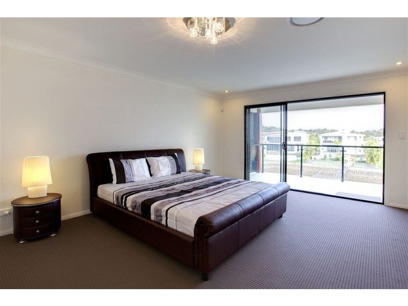 5 Harbourvue Ct, Helensvale QLD 4212