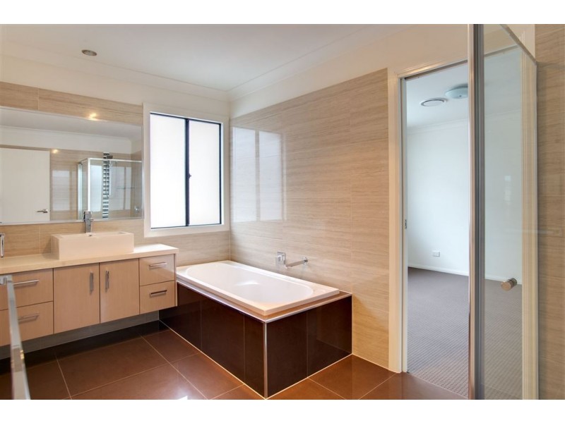 5 Harbourvue Ct, Helensvale QLD 4212