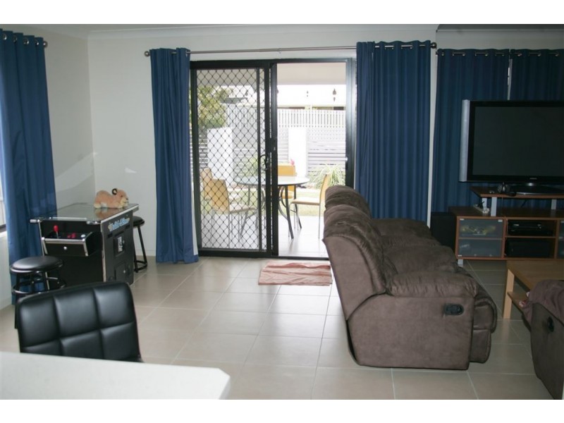 2/2 Yantara Close, Ormeau QLD 4208