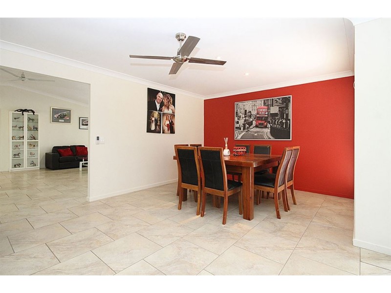 3 Minnie Place, Windaroo QLD 4207