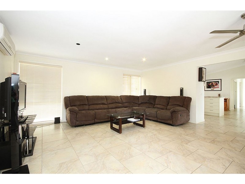 3 Minnie Place, Windaroo QLD 4207