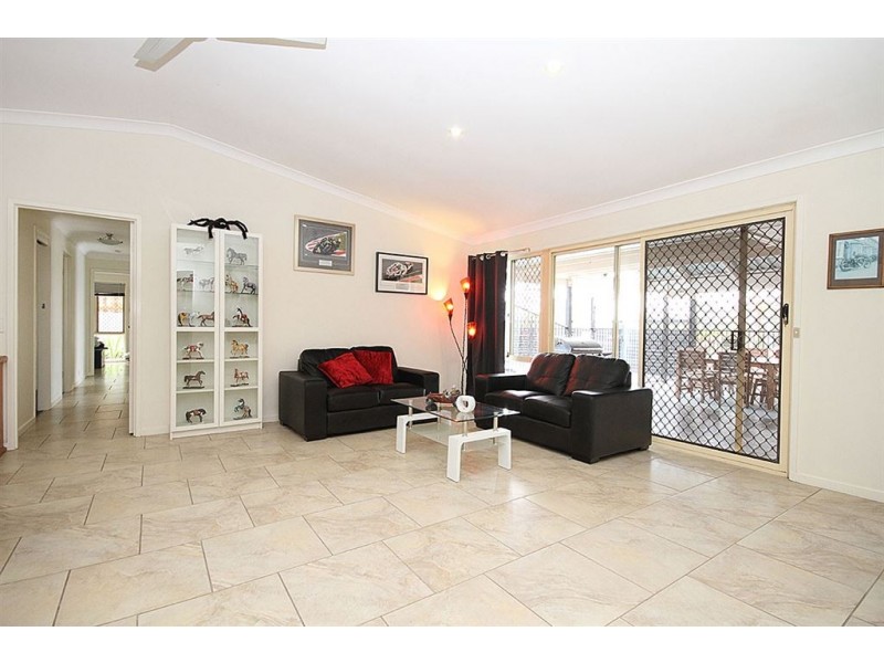 3 Minnie Place, Windaroo QLD 4207