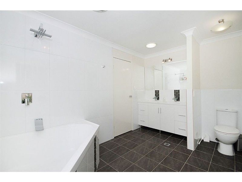 3 Minnie Place, Windaroo QLD 4207