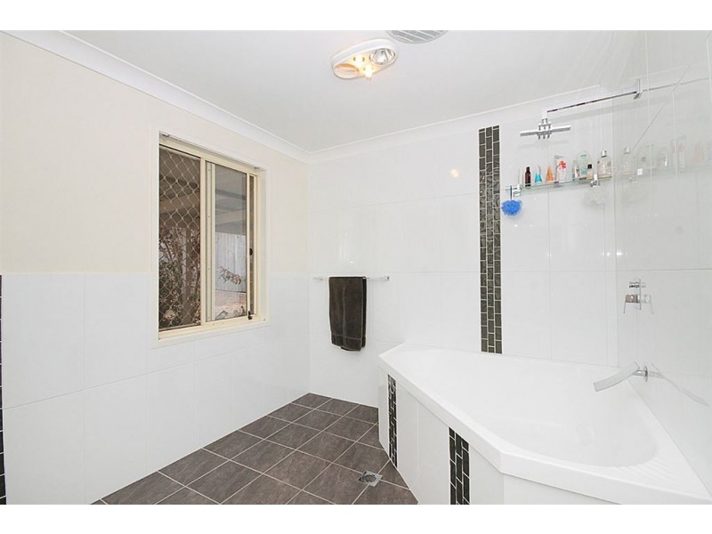 3 Minnie Place, Windaroo QLD 4207