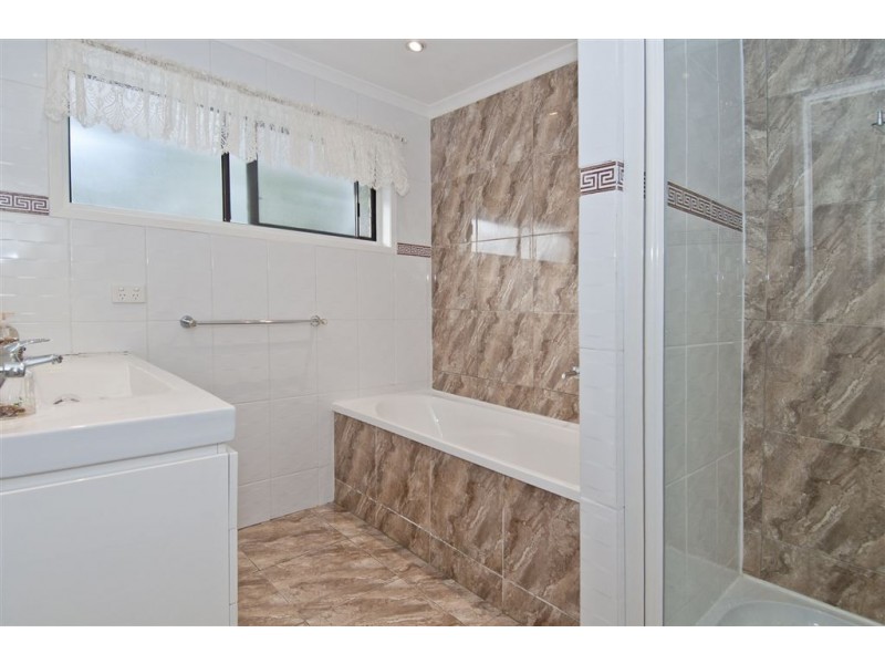 19 Kaiser Drive, Windaroo QLD 4207