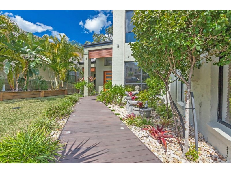 5 Long Island Drive, Windaroo QLD 4207