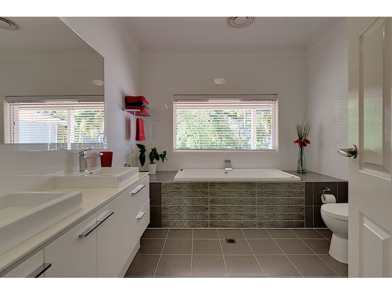 8 Beausang Place, Ormeau QLD 4208