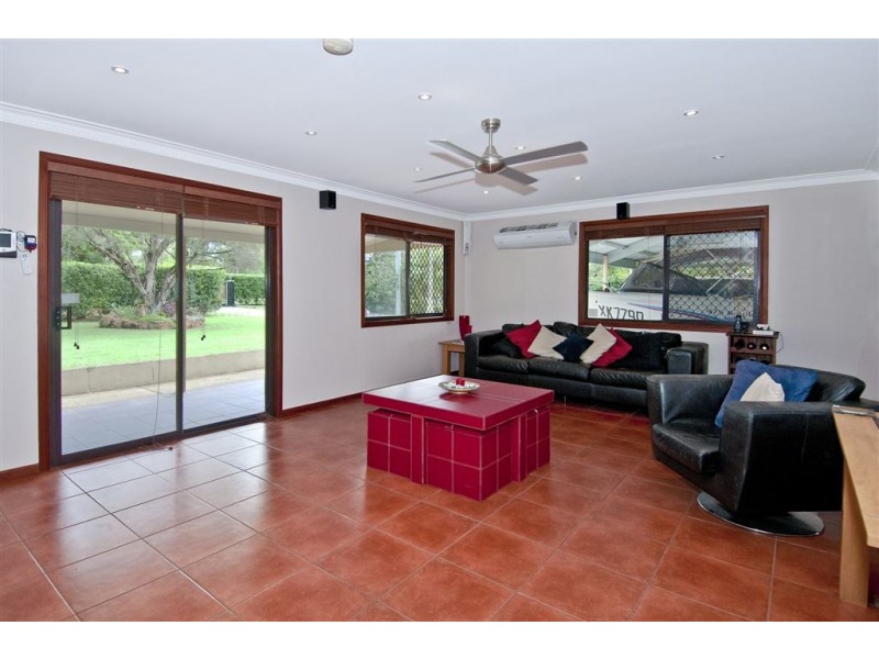 25 Sylvan Rd, Park Ridge South QLD 4125