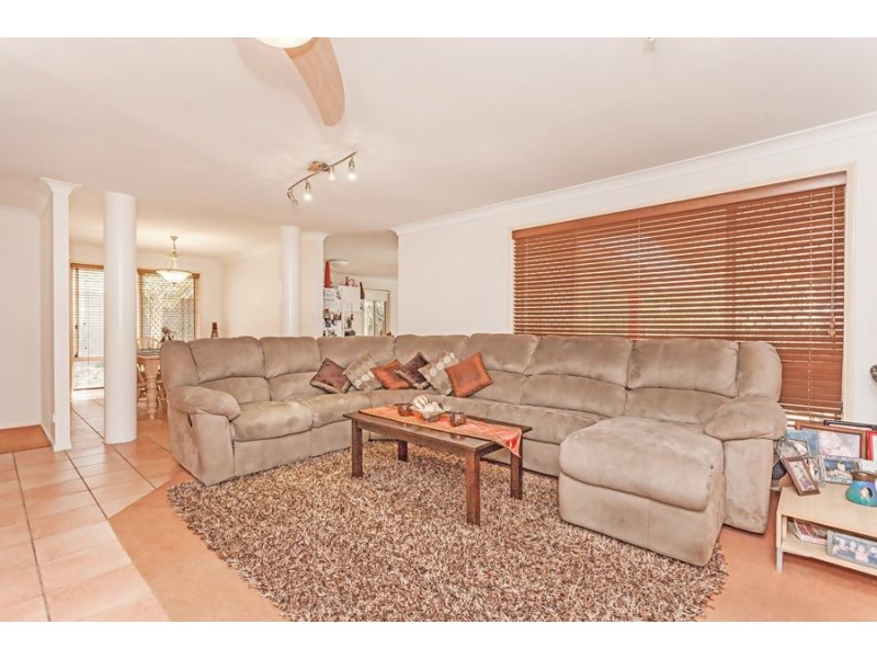 16 Hendrix St, Windaroo QLD 4207