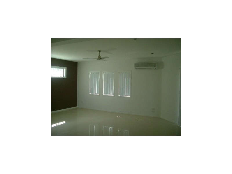 1/15 Success Crescent, Ormeau QLD 4208