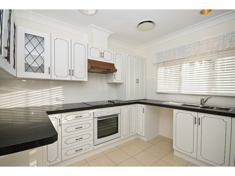 2 Harbut Street, Holland Park West QLD 4121