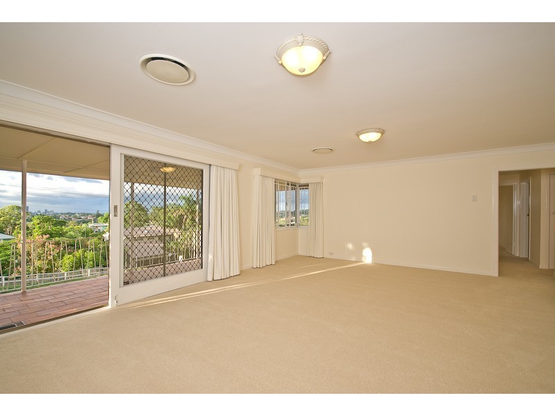 2 Harbut Street, Holland Park West QLD 4121