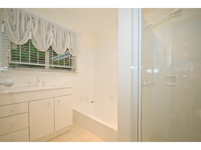 2 Harbut Street, Holland Park West QLD 4121