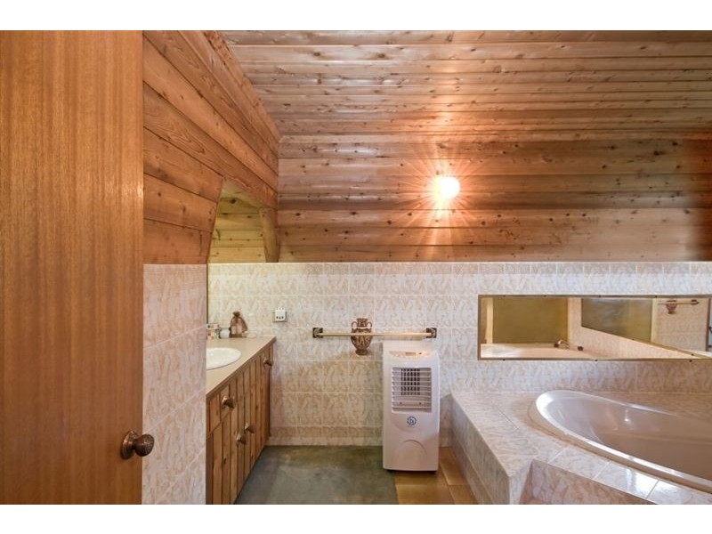 40 Wootton Cres, Springwood QLD 4127