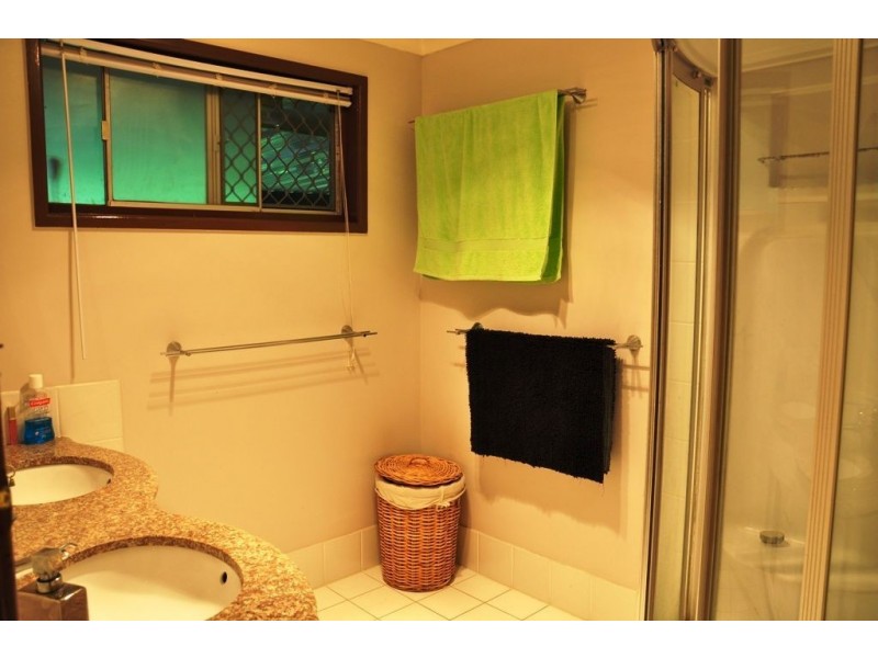 3 Juanita Grove, Springwood QLD 4127