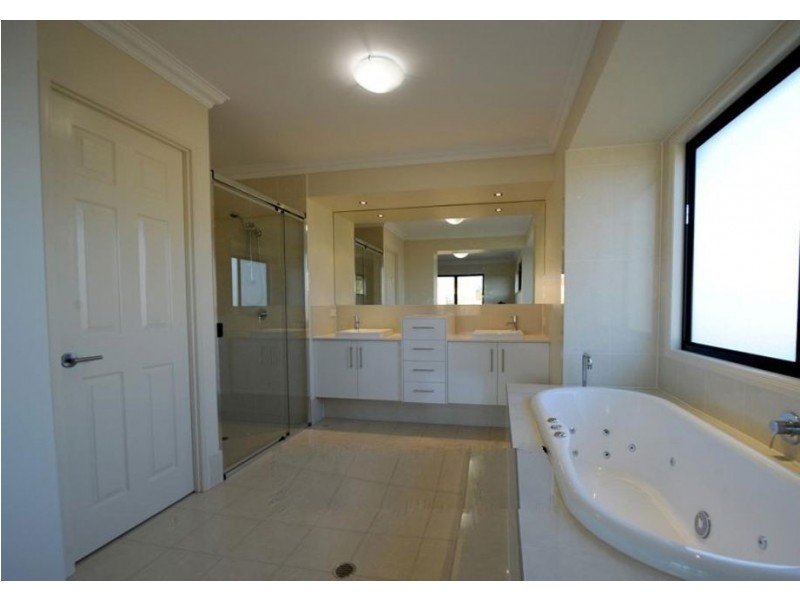16 Beechwood Close, Stretton QLD 4116