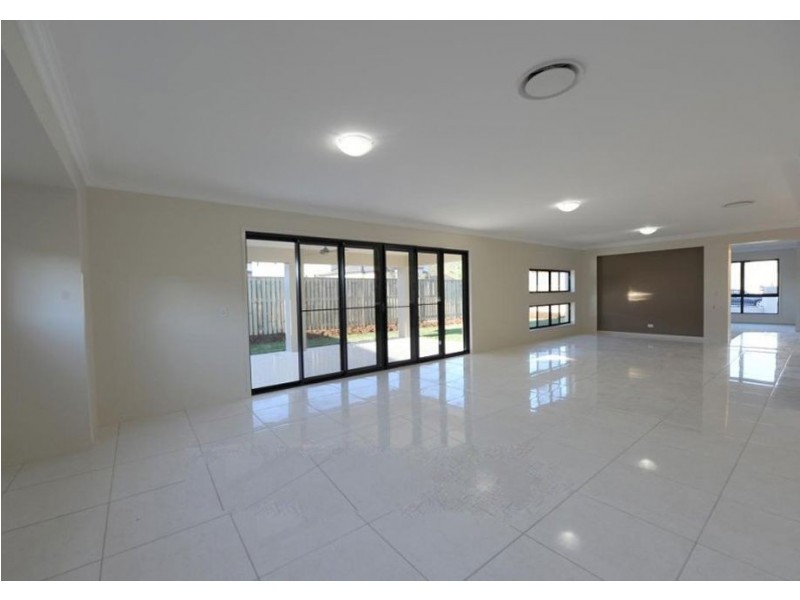 16 Beechwood Close, Stretton QLD 4116