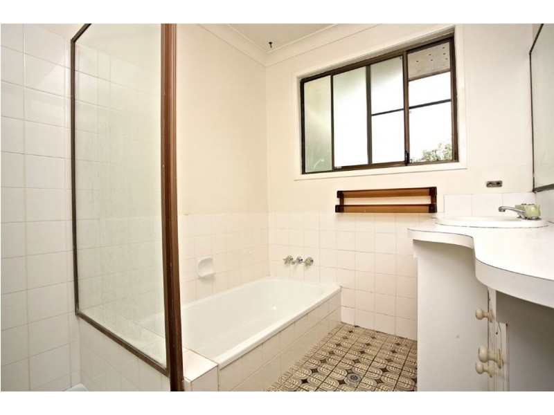 10 Little John Street, Daisy Hill QLD 4127