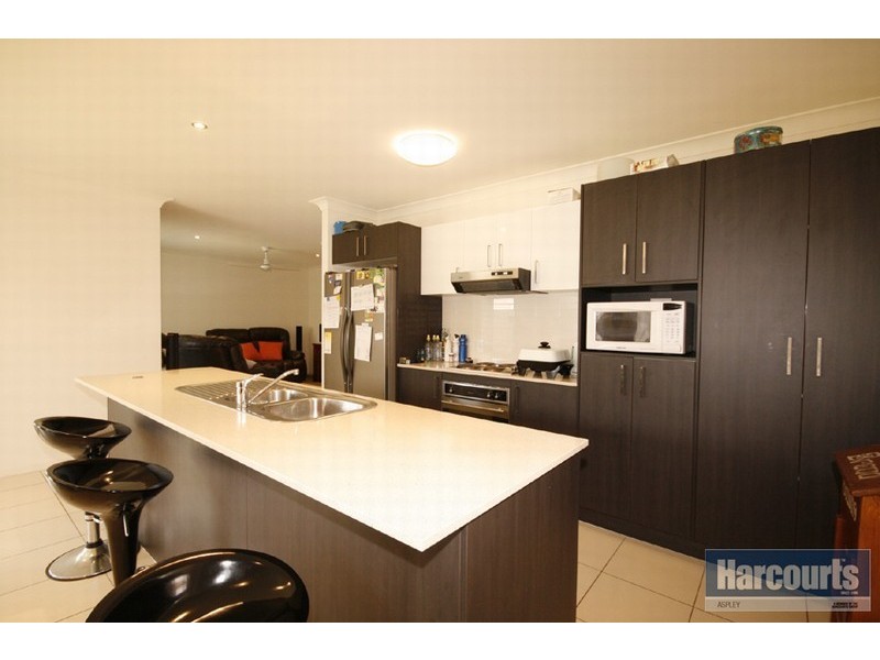 1 Sackville Close, Fitzgibbon QLD 4018