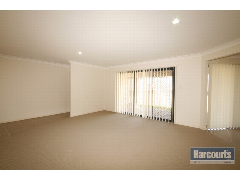 8 Newton Street, Morayfield QLD 4506