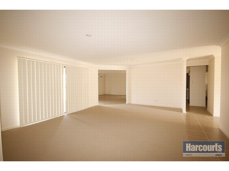 8 Newton Street, Morayfield QLD 4506